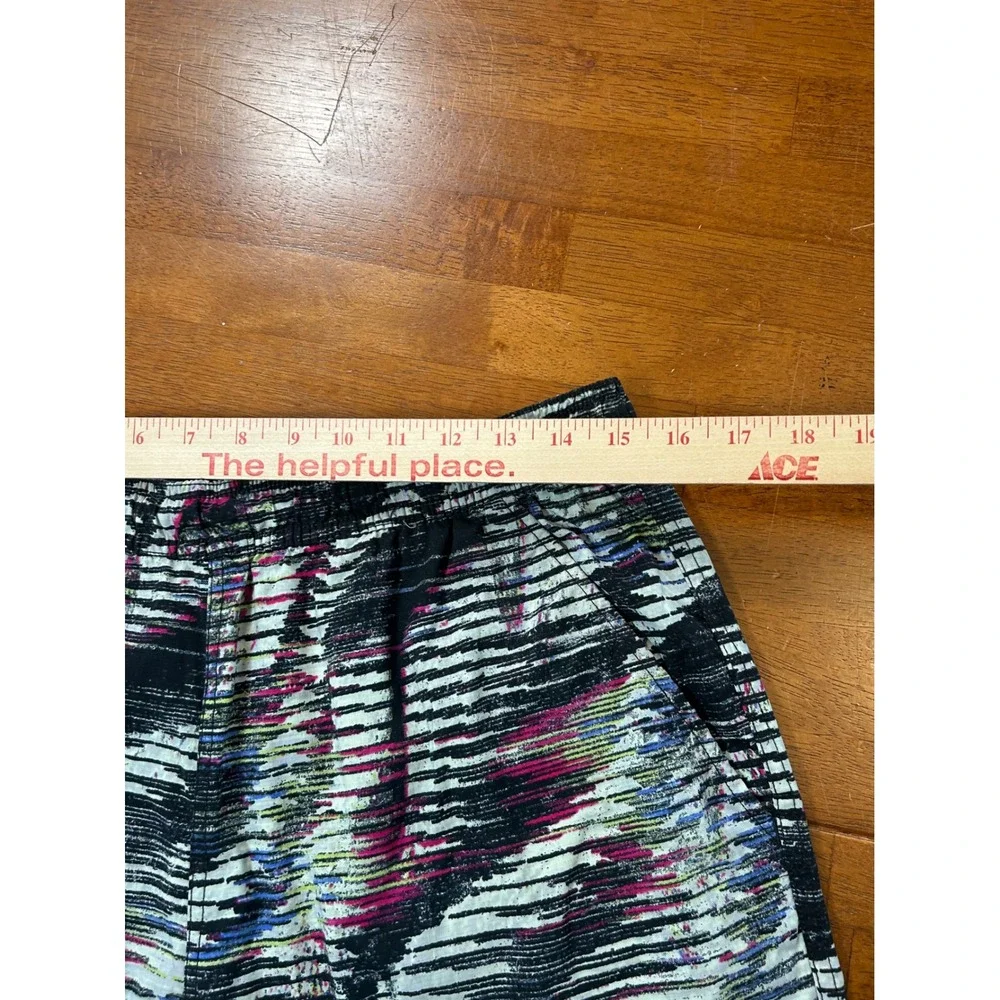 The North Face Shorts Mens Medium Black Abstract FlashDry Activewear Running